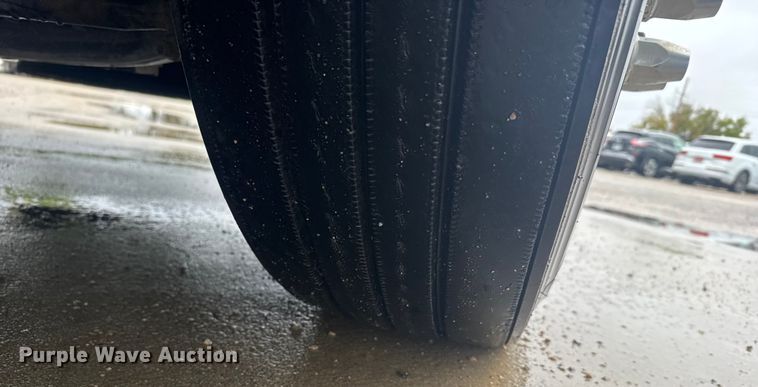 image for item EU6267 2021 Volvo VNL semi truck