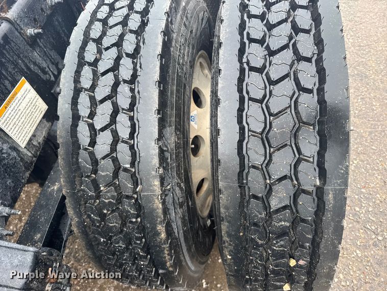 image for item EU6267 2021 Volvo VNL semi truck