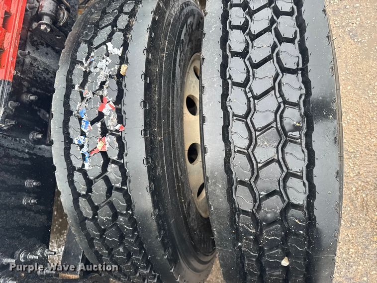 image for item EU6267 2021 Volvo VNL semi truck