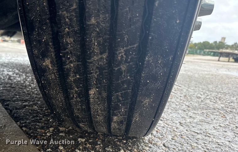 image for item EU6267 2021 Volvo VNL semi truck