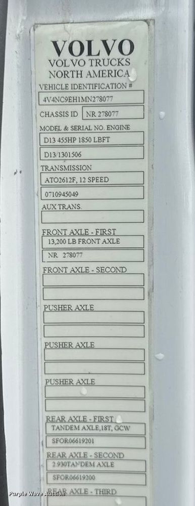 image for item EU6267 2021 Volvo VNL semi truck