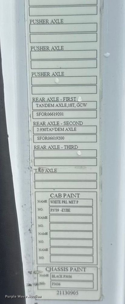 image for item EU6267 2021 Volvo VNL semi truck