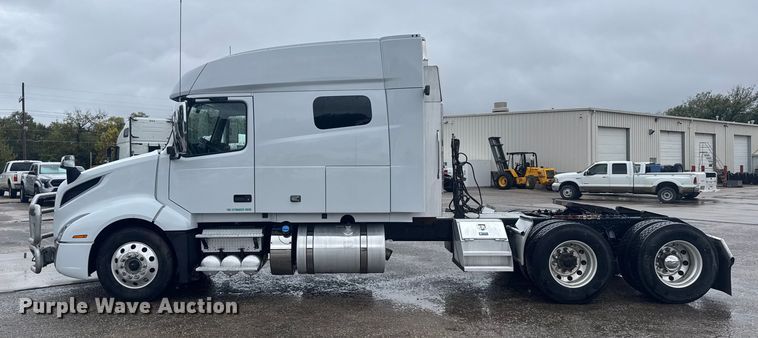 image for item EU6268 2021 Volvo VNL semi truck