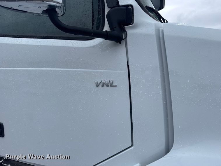 image for item EU6268 2021 Volvo VNL semi truck