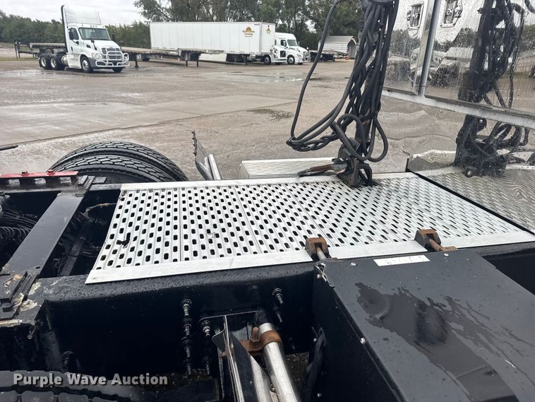 image for item EU6268 2021 Volvo VNL semi truck