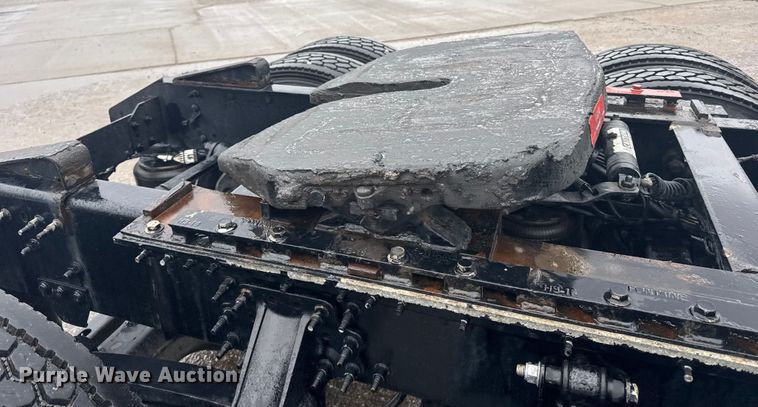 image for item EU6268 2021 Volvo VNL semi truck