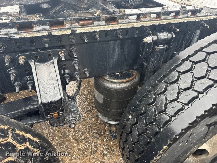 image for item EU6268 2021 Volvo VNL semi truck