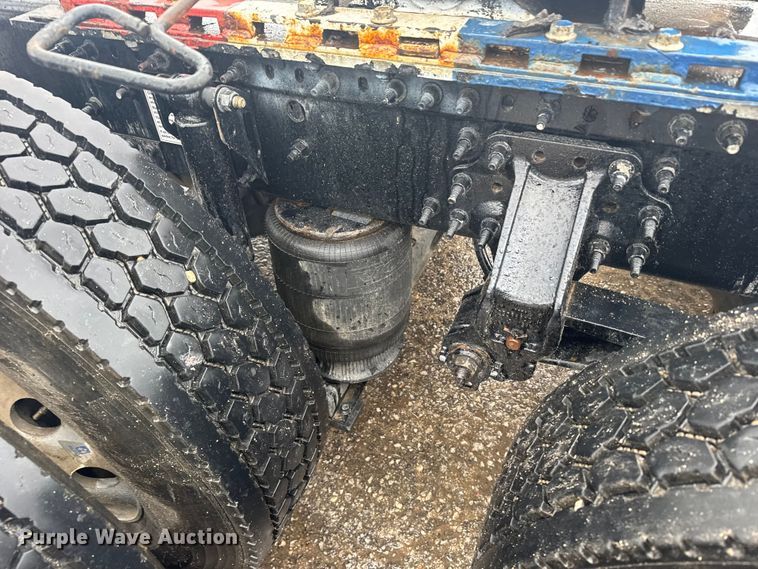 image for item EU6268 2021 Volvo VNL semi truck