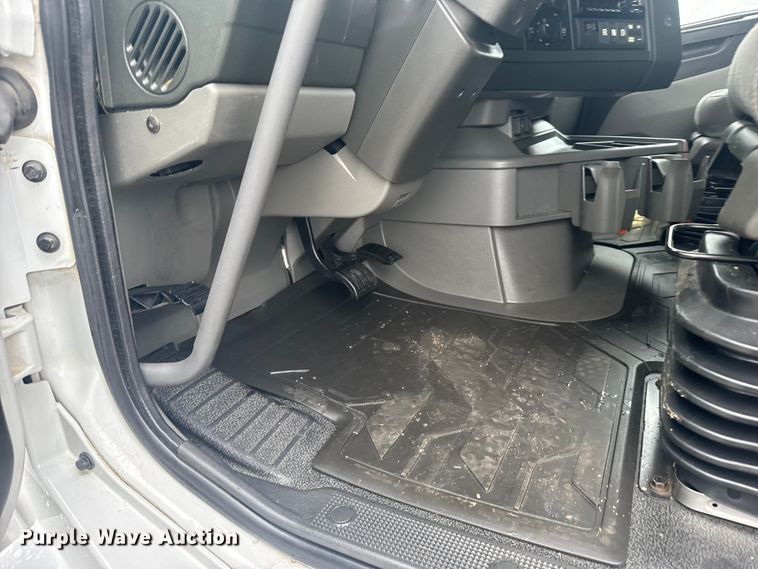 image for item EU6268 2021 Volvo VNL semi truck