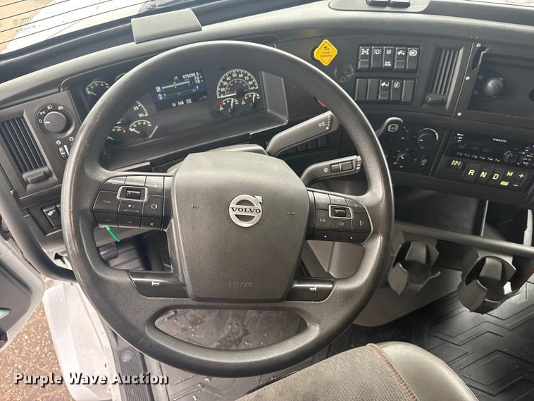 image for item EU6268 2021 Volvo VNL semi truck