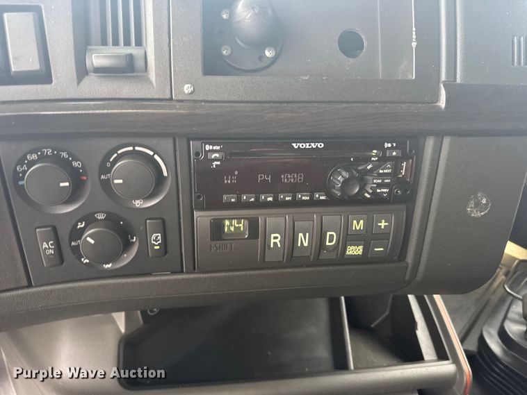 image for item EU6268 2021 Volvo VNL semi truck