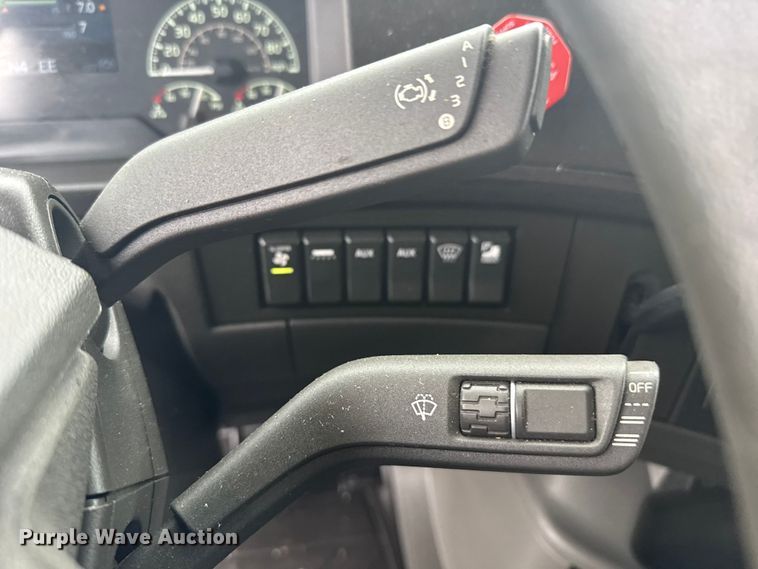 image for item EU6268 2021 Volvo VNL semi truck