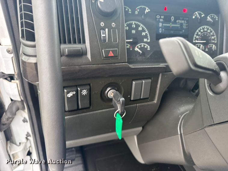 image for item EU6268 2021 Volvo VNL semi truck