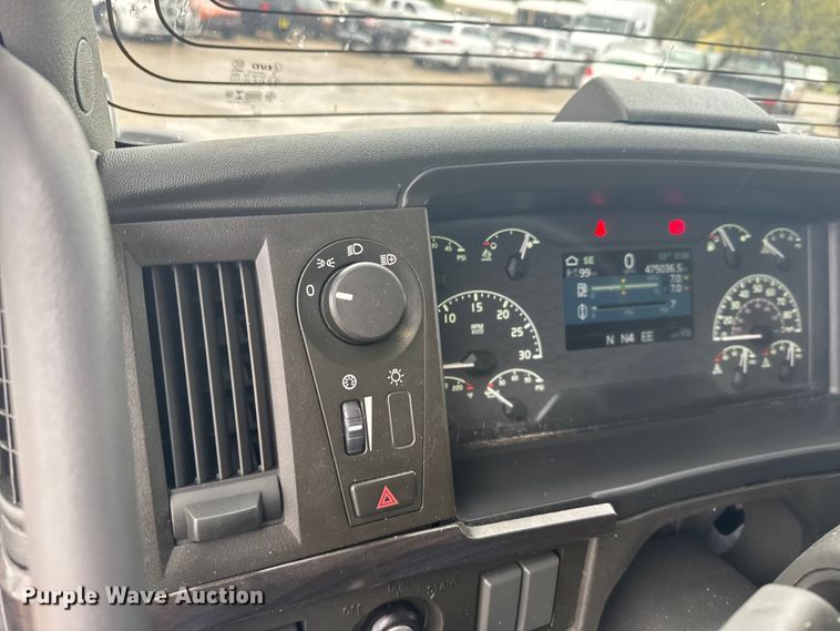 image for item EU6268 2021 Volvo VNL semi truck