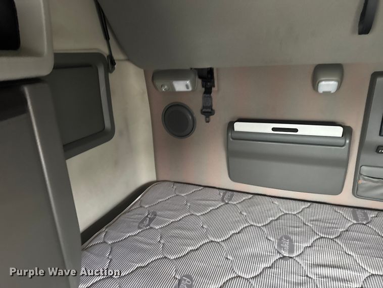 image for item EU6268 2021 Volvo VNL semi truck