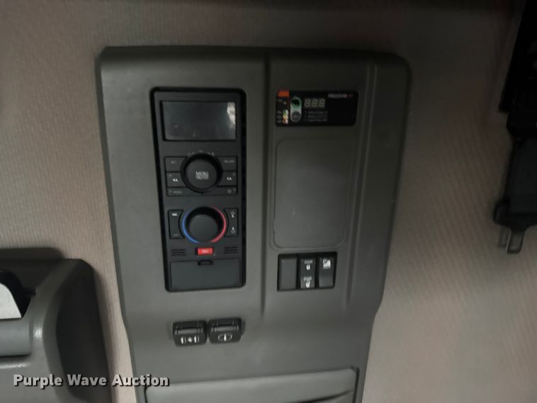 image for item EU6268 2021 Volvo VNL semi truck