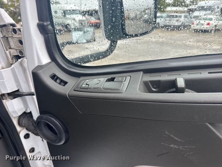 image for item EU6268 2021 Volvo VNL semi truck