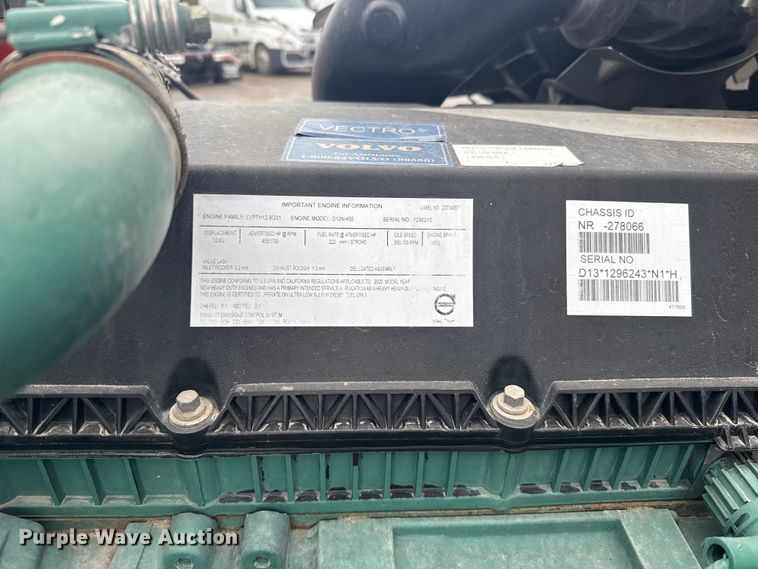 image for item EU6268 2021 Volvo VNL semi truck