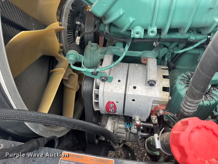 image for item EU6268 2021 Volvo VNL semi truck