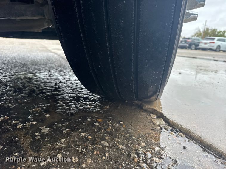 image for item EU6268 2021 Volvo VNL semi truck