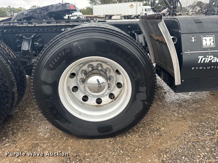 image for item EU6268 2021 Volvo VNL semi truck