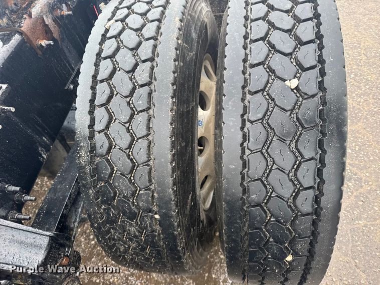 image for item EU6268 2021 Volvo VNL semi truck