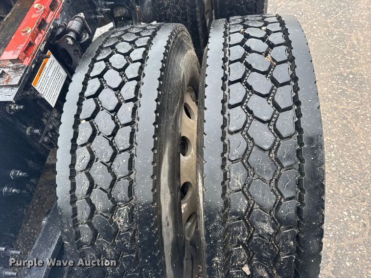 image for item EU6268 2021 Volvo VNL semi truck