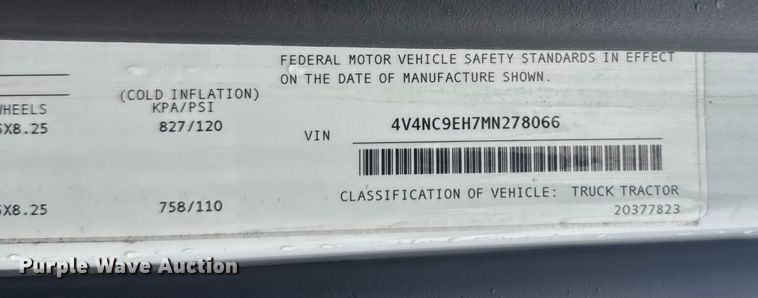 image for item EU6268 2021 Volvo VNL semi truck