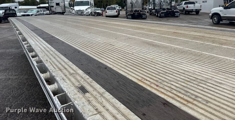 image for item EU6269 2018 Mac flatbed trailer