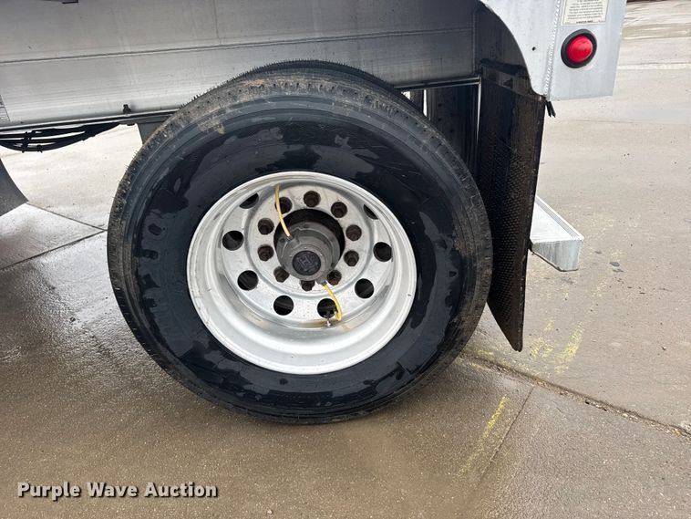 image for item EU6269 2018 Mac flatbed trailer