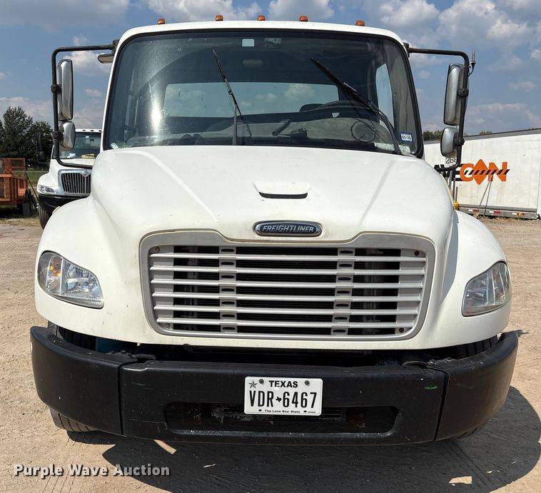 image for item EU7025 2009 Freightliner Business Class M2 truck cab and chassis