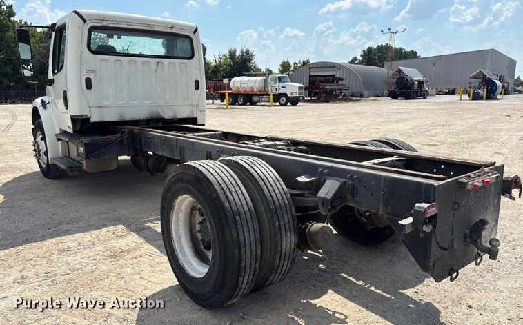 image for item EU7025 2009 Freightliner Business Class M2 truck cab and chassis