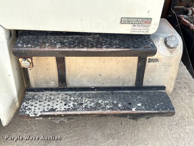 image for item EU7025 2009 Freightliner Business Class M2 truck cab and chassis