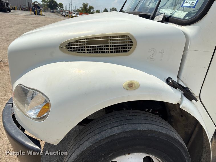 image for item EU7025 2009 Freightliner Business Class M2 truck cab and chassis