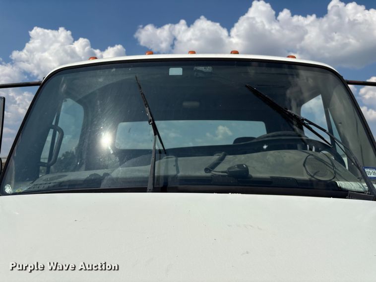 image for item EU7025 2009 Freightliner Business Class M2 truck cab and chassis