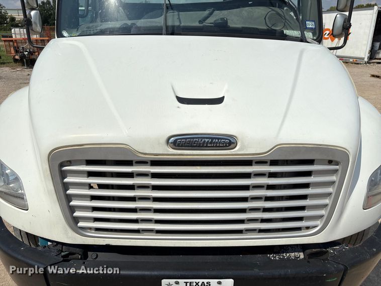 image for item EU7025 2009 Freightliner Business Class M2 truck cab and chassis