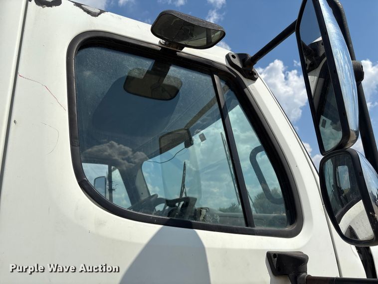 image for item EU7025 2009 Freightliner Business Class M2 truck cab and chassis