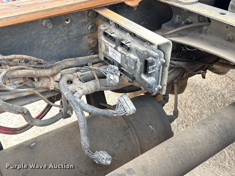 image for item EU7025 2009 Freightliner Business Class M2 truck cab and chassis