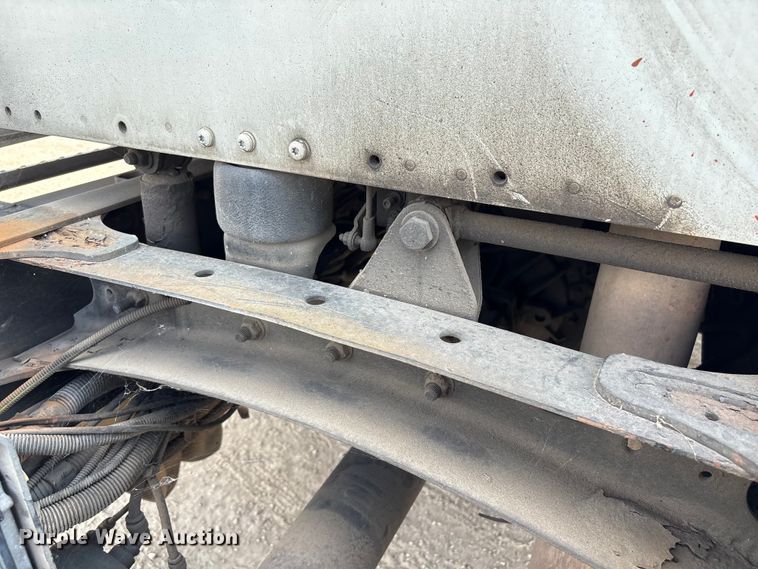 image for item EU7025 2009 Freightliner Business Class M2 truck cab and chassis