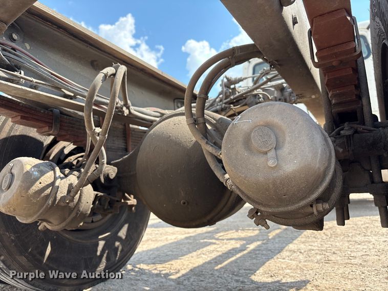 image for item EU7025 2009 Freightliner Business Class M2 truck cab and chassis