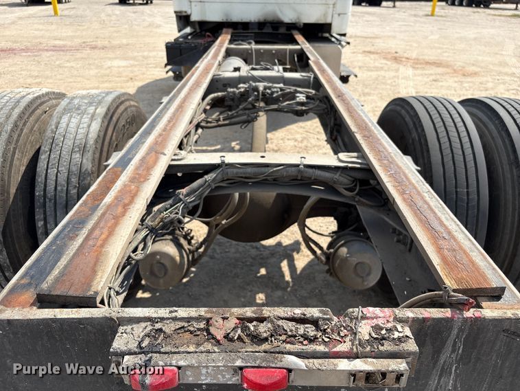 image for item EU7025 2009 Freightliner Business Class M2 truck cab and chassis