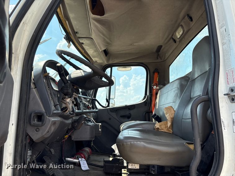 image for item EU7025 2009 Freightliner Business Class M2 truck cab and chassis