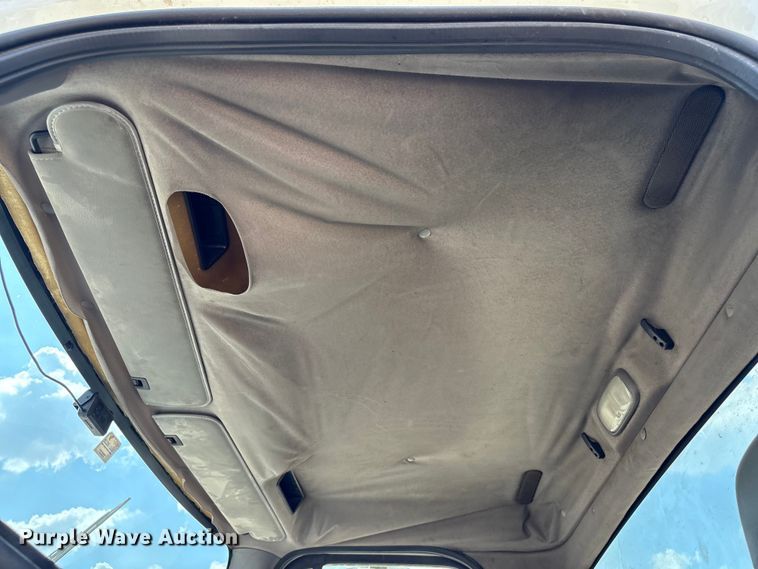 image for item EU7025 2009 Freightliner Business Class M2 truck cab and chassis