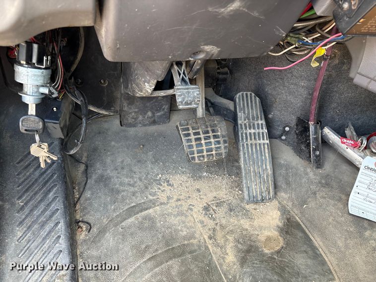 image for item EU7025 2009 Freightliner Business Class M2 truck cab and chassis