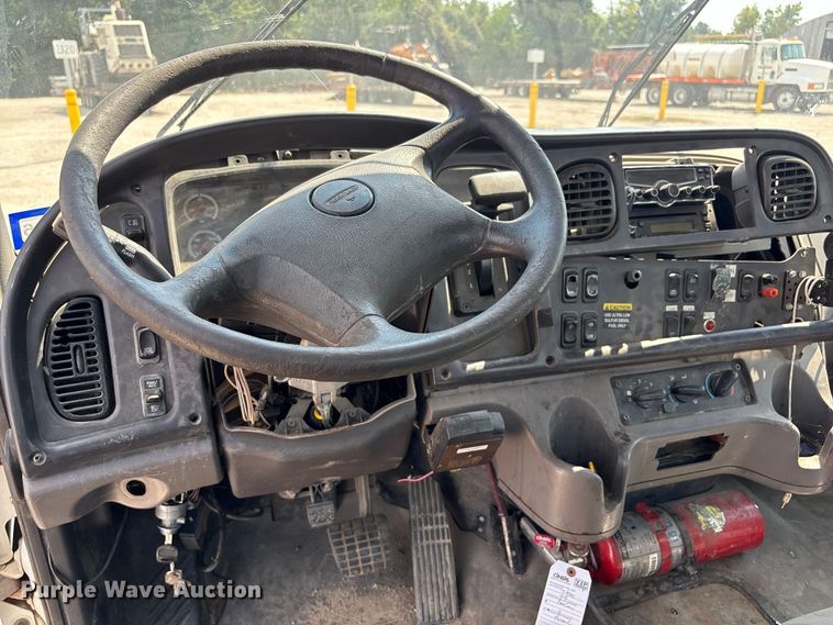 image for item EU7025 2009 Freightliner Business Class M2 truck cab and chassis