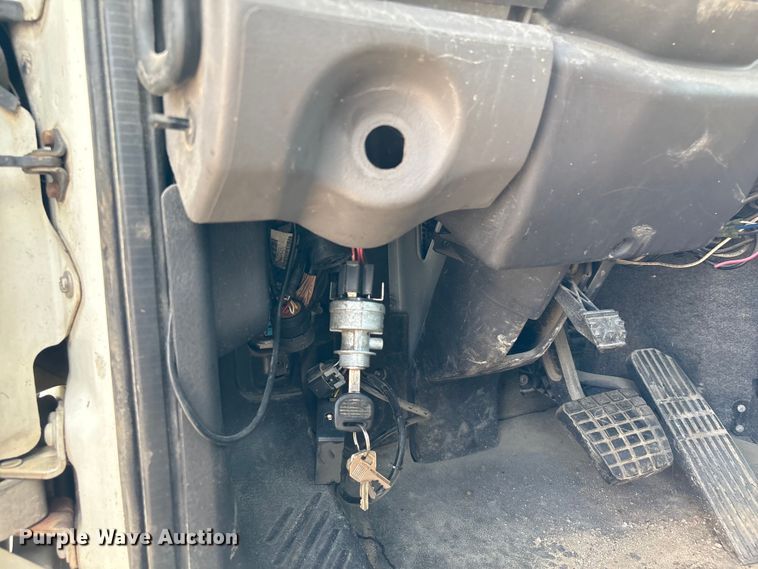 image for item EU7025 2009 Freightliner Business Class M2 truck cab and chassis