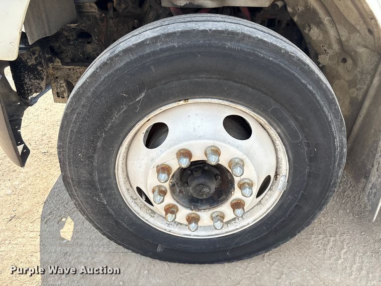 image for item EU7025 2009 Freightliner Business Class M2 truck cab and chassis