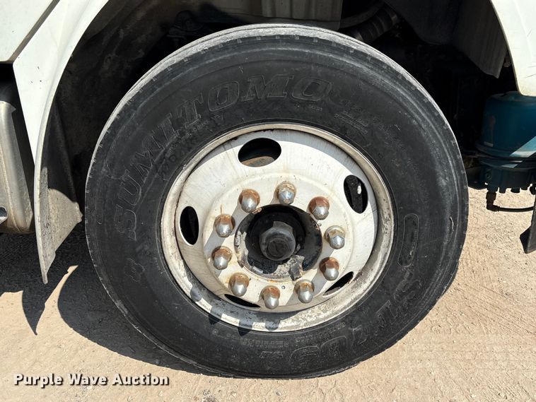 image for item EU7025 2009 Freightliner Business Class M2 truck cab and chassis