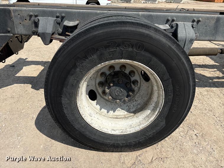 image for item EU7025 2009 Freightliner Business Class M2 truck cab and chassis