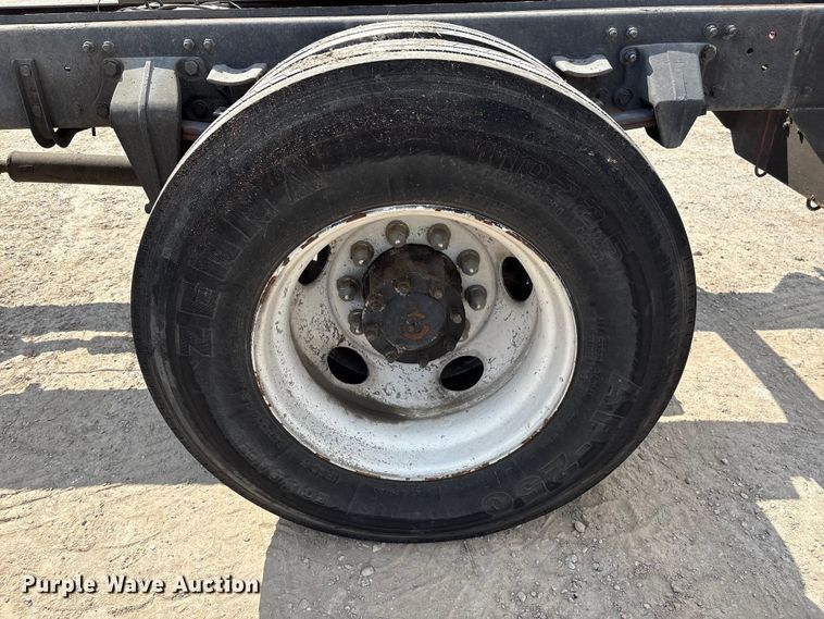 image for item EU7025 2009 Freightliner Business Class M2 truck cab and chassis